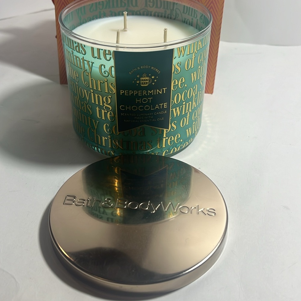 Bath & Body Works Peppermint Hot Chocolate Scented  Luminary 3 Wick Candle NWT - Picture 3 of 8